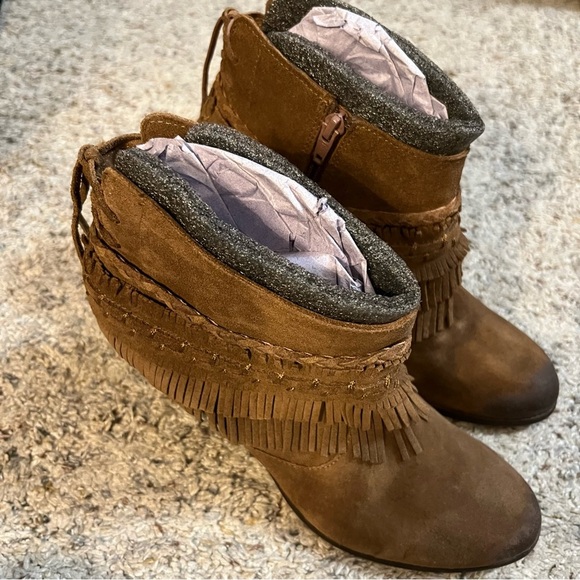 Naughty Monkey In Lyne Tan Zip Fringe Leather Booties Size 8 NWOT - Picture 1 of 11